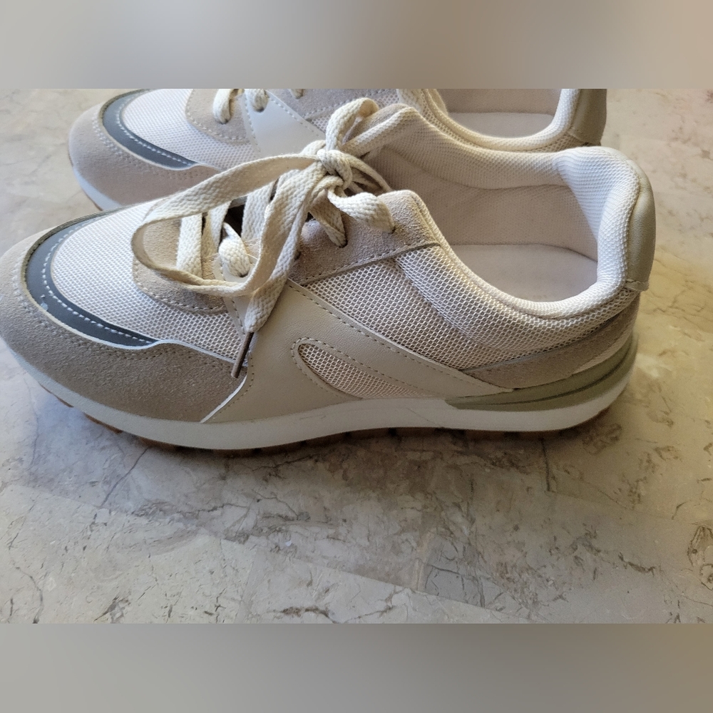 Shoes - Picture 4 of 4